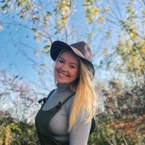 Meet your Posher, Abby